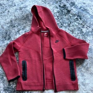 Nike Tech red- sz larger (youth)